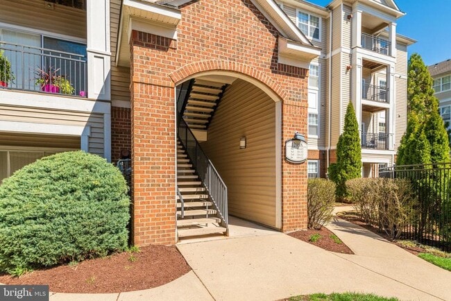 12958 Centre Park Cir in Herndon, VA - Building Photo - Building Photo