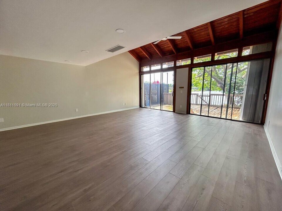 7876 NW 11th Pl in Plantation, FL - Building Photo