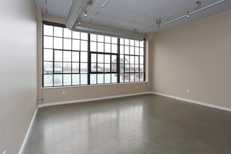 Remington Lofts in North Tonawanda, NY - Foto de edificio - Interior Photo