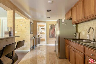 15555 High Knoll Rd in Los Angeles, CA - Building Photo - Building Photo