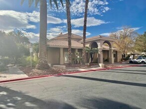 5125 W Reno Ave in Las Vegas, NV - Foto de edificio - Building Photo