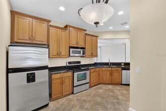 210 Shell Falls Dr in Apollo Beach, FL - Building Photo - Building Photo