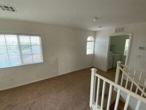10641 Jamestown Square Ave in Las Vegas, NV - Building Photo - Building Photo