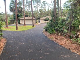 4300 Gail Blvd in Naples, FL - Building Photo