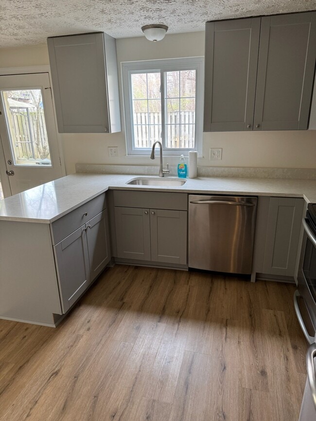 8340 Bark Tree Ct in Springfield, VA - Building Photo - Building Photo