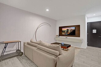 398 NE 5th St, Unit SI ID1504014P in Miami, FL - Foto de edificio - Building Photo