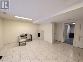 26 Ashglen Ct in Toronto, ON - Building Photo - Building Photo