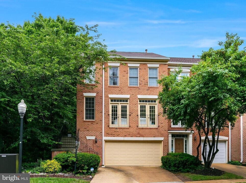 11426 Summer House Ct in Reston, VA - Building Photo
