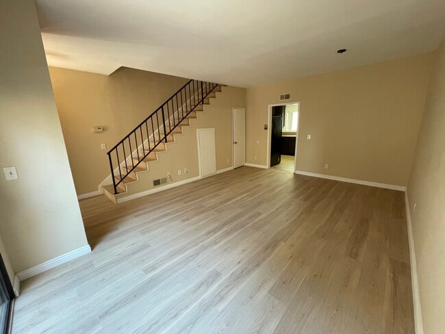 822 Victor Ave in Inglewood, CA - Foto de edificio - Building Photo
