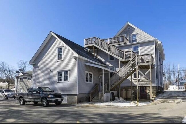 87 School St, Unit 3 in Winchendon, MA - Building Photo - Building Photo