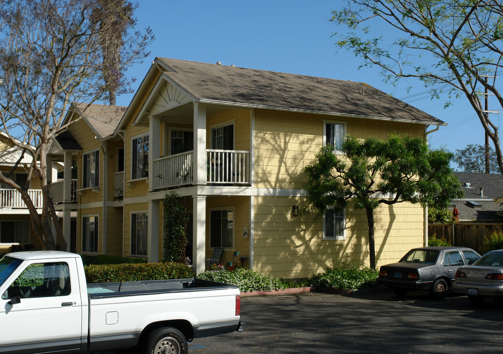 Cottage Gardens Apartments in Santa Barbara, CA - Building Photo