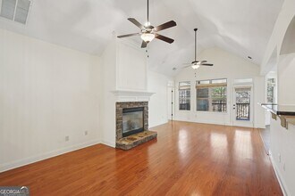 160 Greenview Dr in Newnan, GA - Building Photo - Building Photo