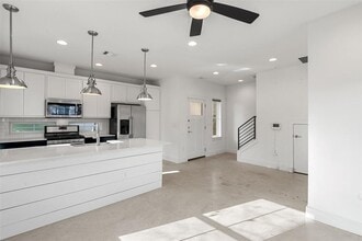 1003 Fiesta St in Austin, TX - Building Photo - Building Photo