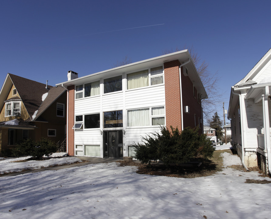 1930 Washington St in Lincoln, NE - Foto de edificio