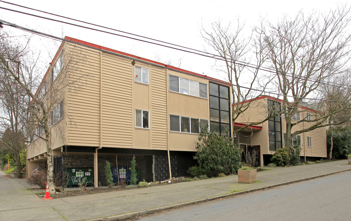 Cheville Apartments in Seattle, WA - Building Photo