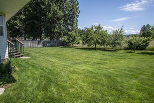 8868 N Huntington Ct in Hayden, ID - Building Photo - Building Photo