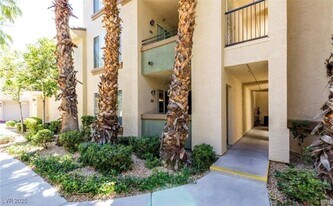 7127 S Durango Dr in Las Vegas, NV - Building Photo