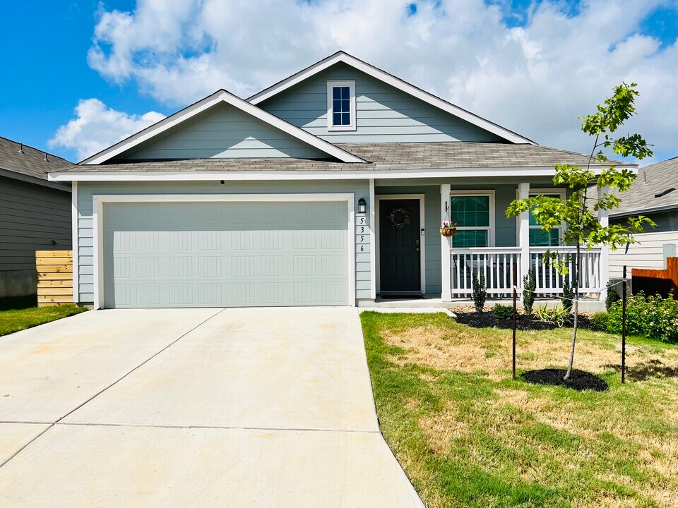 5356 Forbs Ln in Bulverde, TX - Building Photo