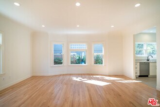 802 E Kensington Rd in Los Angeles, CA - Building Photo - Building Photo