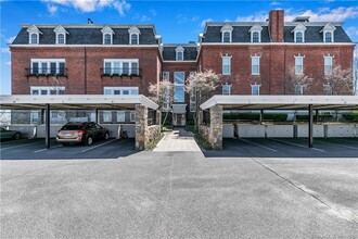 25 Orchard St in Stonington, CT - Building Photo - Building Photo