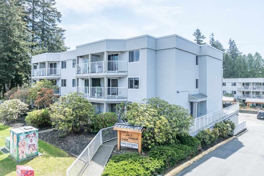 Peace Arch Manor in White Rock, BC - Building Photo