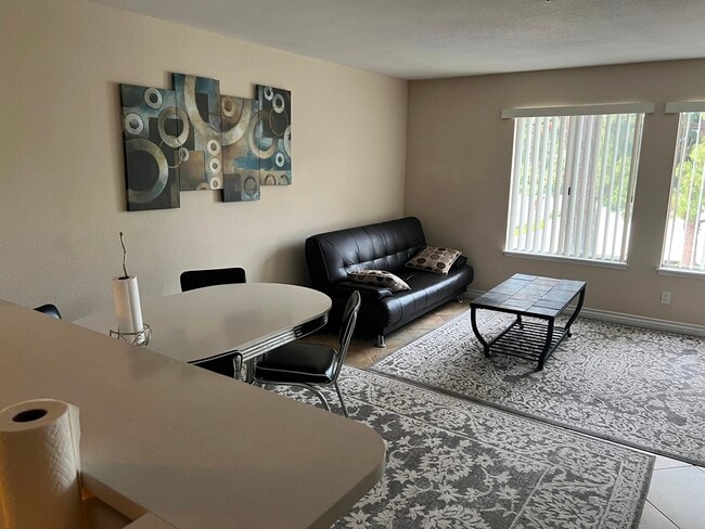 8889 Caminito Plaza Centro, Unit 7221 in San Diego, CA - Building Photo - Building Photo