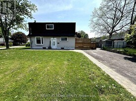 166 Barkley Crescent in Oshawa, ON - Building Photo
