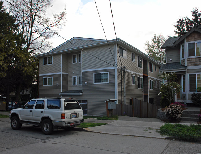 Licton Springs Apartments in Seattle, WA - Building Photo - Building Photo