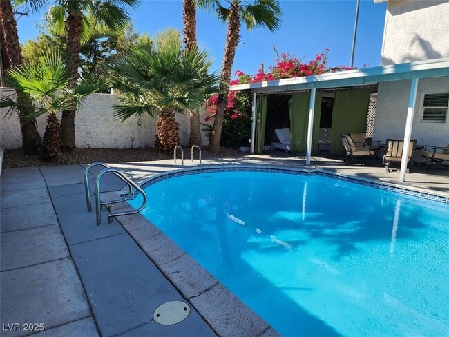 2419 E Vegas Valley Dr in Las Vegas, NV - Building Photo - Building Photo