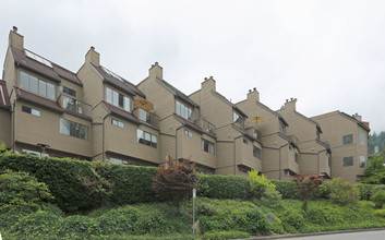 Mariner's Cove in North Vancouver District, BC - Building Photo - Building Photo