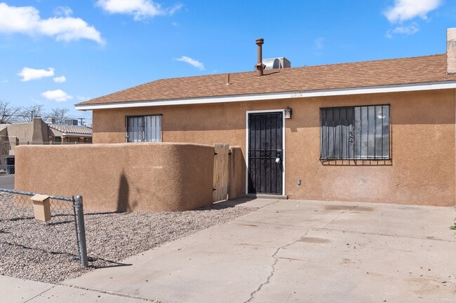 5909 Berquist Pl NW in Albuquerque, NM - Building Photo - Building Photo