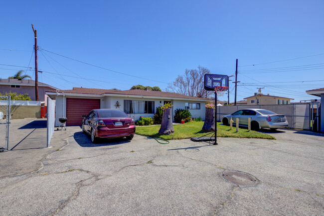 Eshelman Flats in Lomita, CA - Building Photo - Building Photo