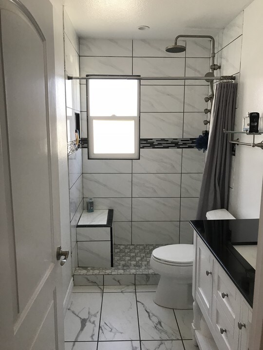 1049 E 3rd St in Long Beach, CA - Foto de edificio