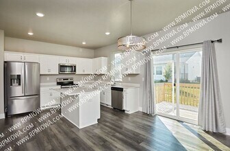 670 SE Drumlin Dr in Waukee, IA - Building Photo - Building Photo