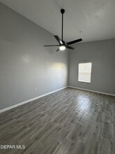 10277 N Loop Dr in Socorro, TX - Building Photo - Building Photo