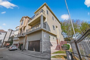 2063 W 14th 1/2 St in Houston, TX - Building Photo