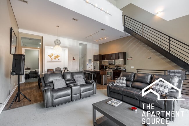 1002 W Lake St, Unit 2 in Chicago, IL - Foto de edificio - Building Photo