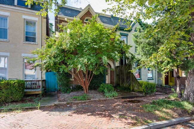 2627 W Cary St in Richmond, VA - Building Photo - Building Photo