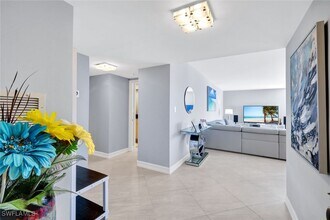 3215 Gulf Shore Blvd N in Naples, FL - Building Photo - Building Photo