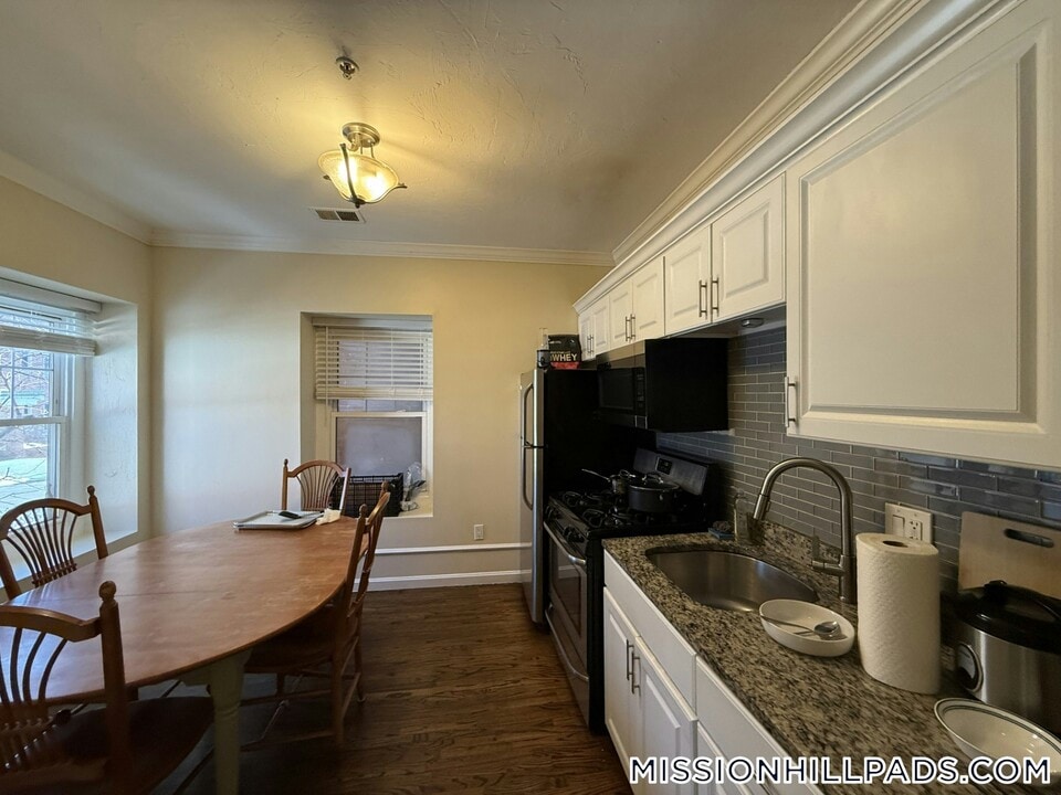 712 Shawmut Ave, Unit 2R in Boston, MA - Building Photo