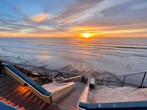 341 Neptune Ave in Encinitas, CA - Building Photo - Building Photo