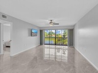 3200 Twin Lakes Terrace in Fort Pierce, FL - Foto de edificio - Building Photo