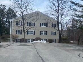 24 Parkwood Dr, Unit 203 in Augusta, ME - Foto de edificio - Building Photo