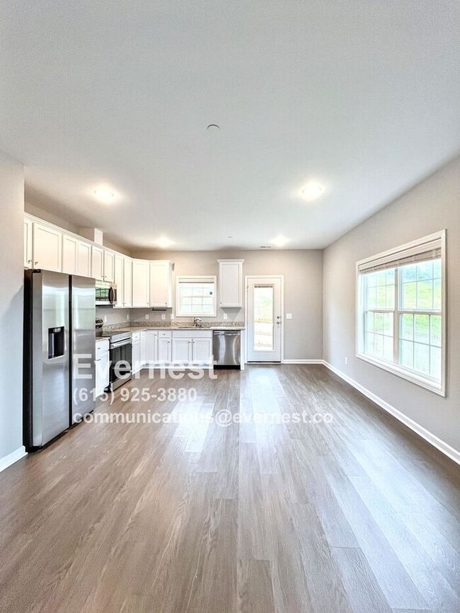 1034 Echo Rdg Rd in Columbia, TN - Foto de edificio - Building Photo
