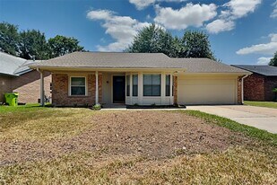 10207 Horseshoe Bend Dr in Houston, TX - Building Photo
