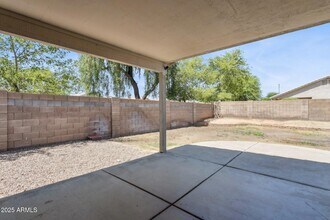 1556 N Rockwell Ct in Gilbert, AZ - Foto de edificio - Building Photo