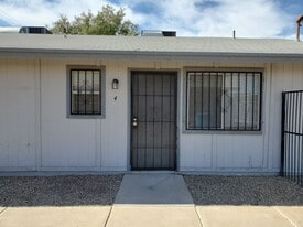 1918 E Adams St, Unit 4 in Phoenix, AZ - Building Photo