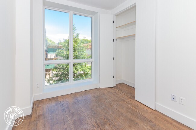 321 Woodbine St-Unit -2F in Brooklyn, NY - Building Photo - Building Photo