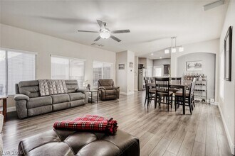 9434 Marshall Creek St in Las Vegas, NV - Building Photo - Building Photo