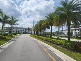 15560 SW 136th St in Miami, FL - Building Photo
